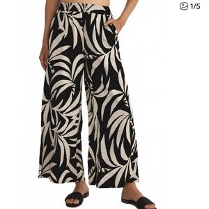 Z Supply dante vacances pant! Black and Cream leaf print pant!